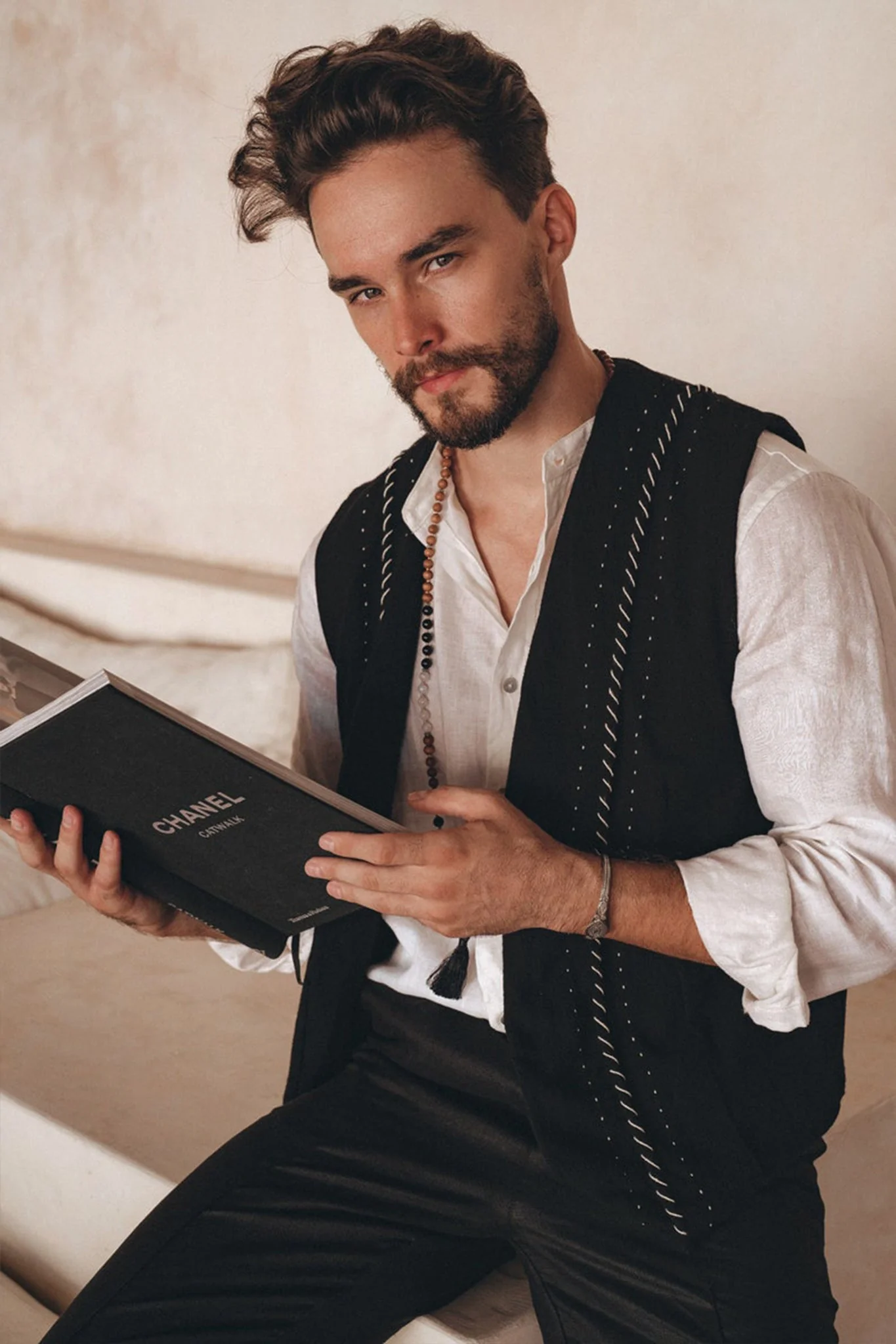 Off-White Linen Classic Minimalist Shirt for Men - Image 10