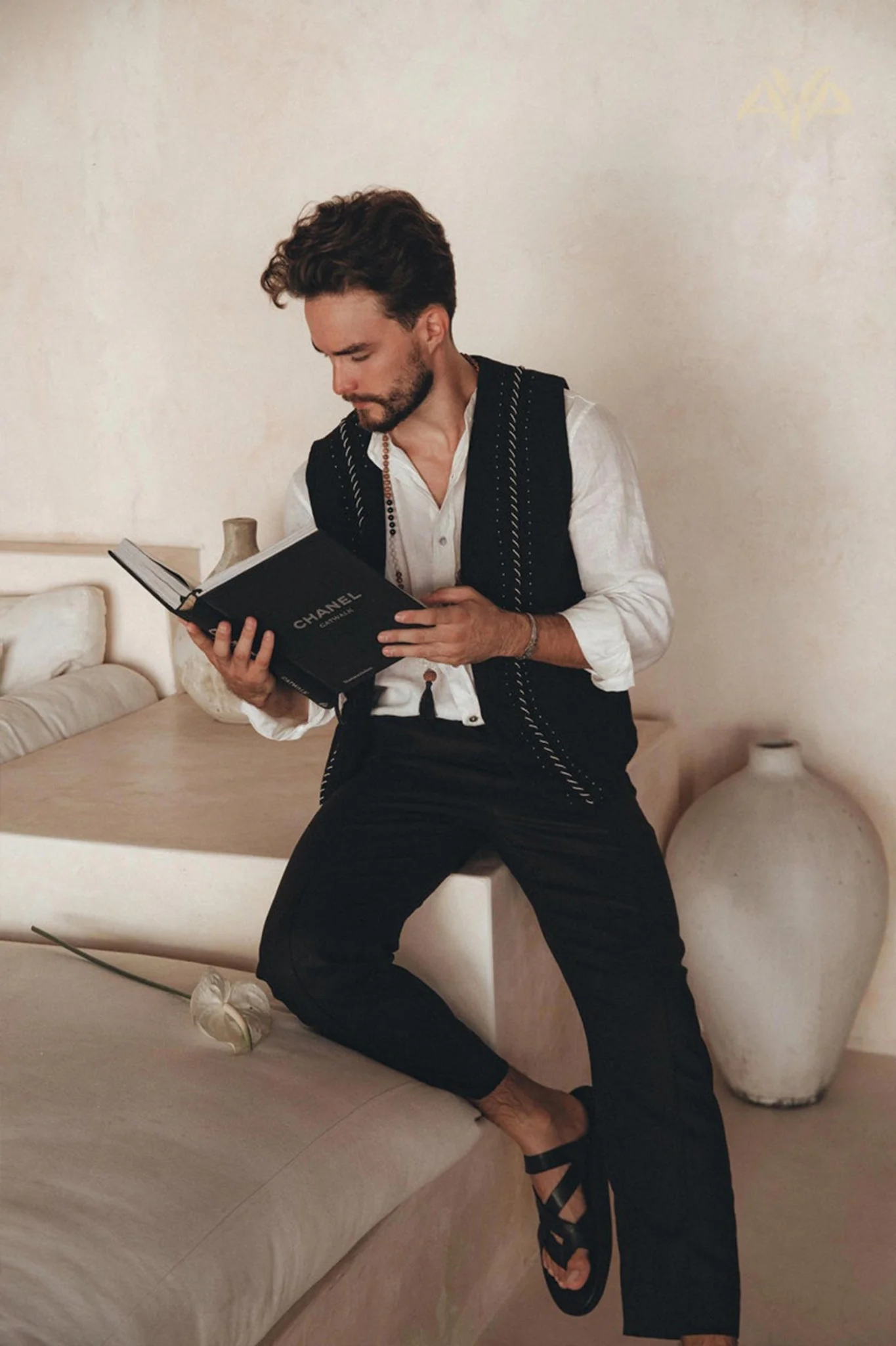 Off-White Linen Classic Minimalist Shirt for Men - Image 9